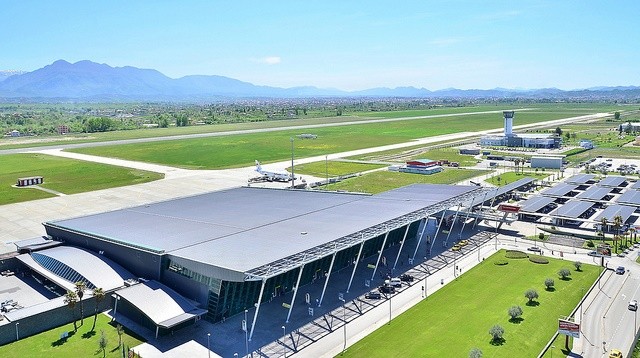 Miratohet shitja e aeroportit te Rinasit, bleresi nje kompani offshore me xhiro zero leke